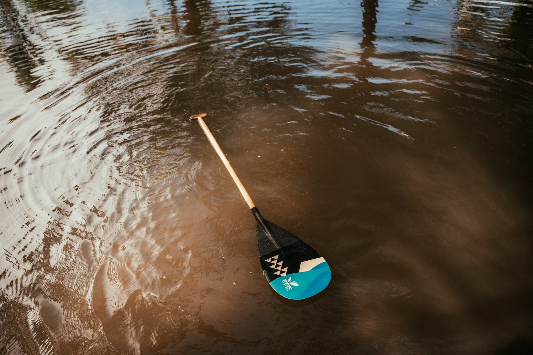 Hoku Hybrid Double Bend Outrigger Paddle- Kaimana Hila Gold Graphic